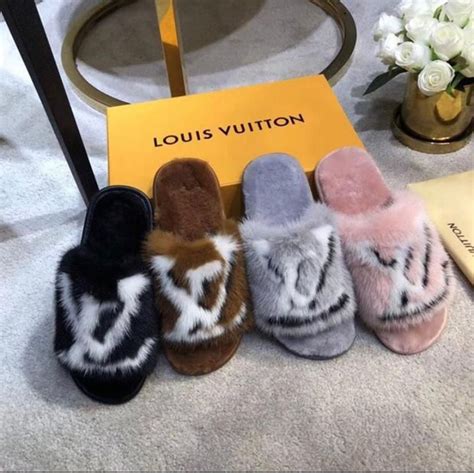 louis vuitton dames slippers|louis vuitton slippers furry.